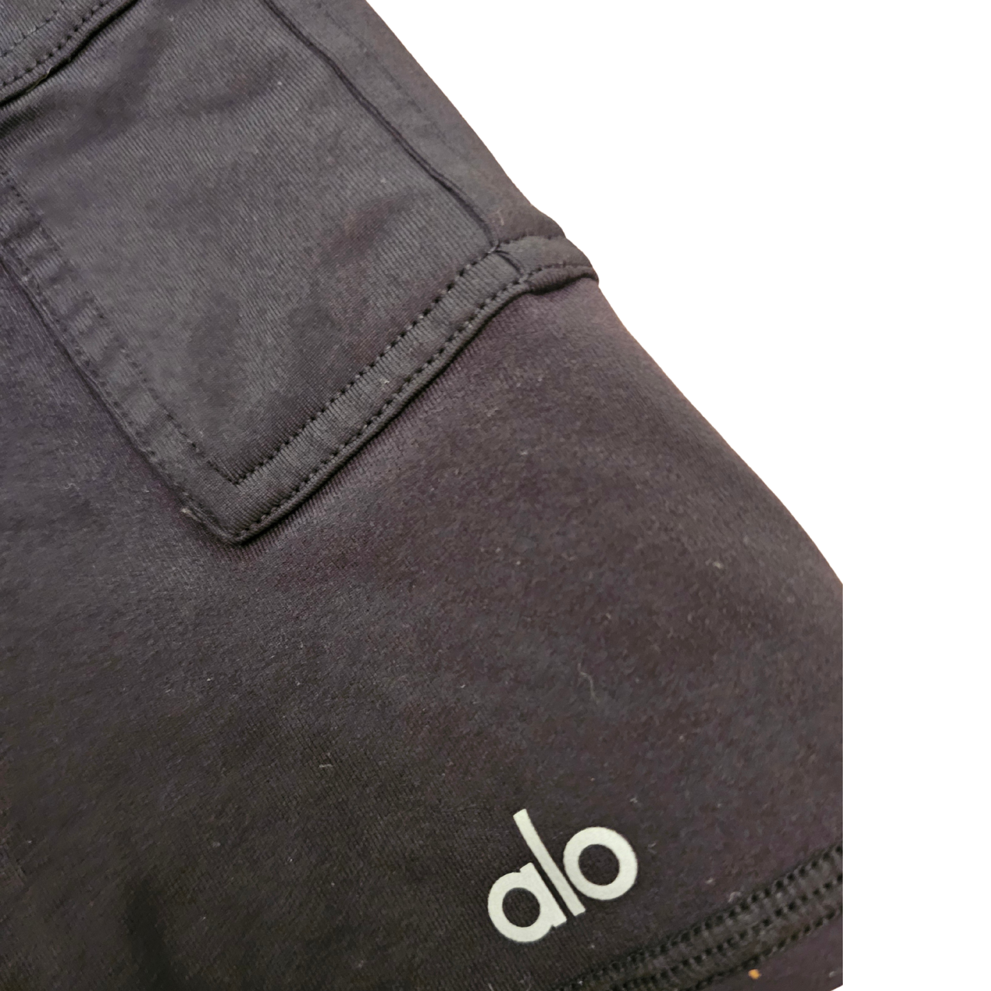 מכנס בייקר קצר שחור Alo Yoga עם כיסים