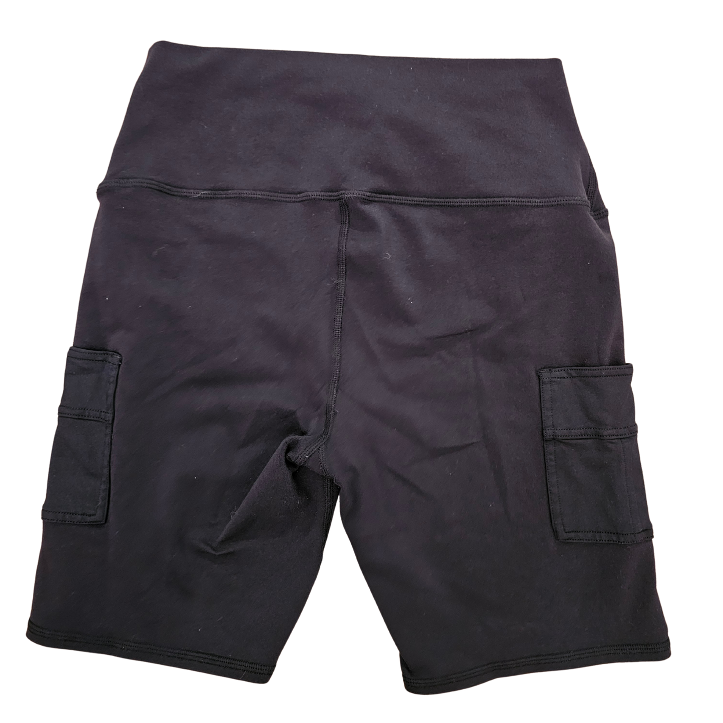 מכנס בייקר קצר שחור Alo Yoga עם כיסים