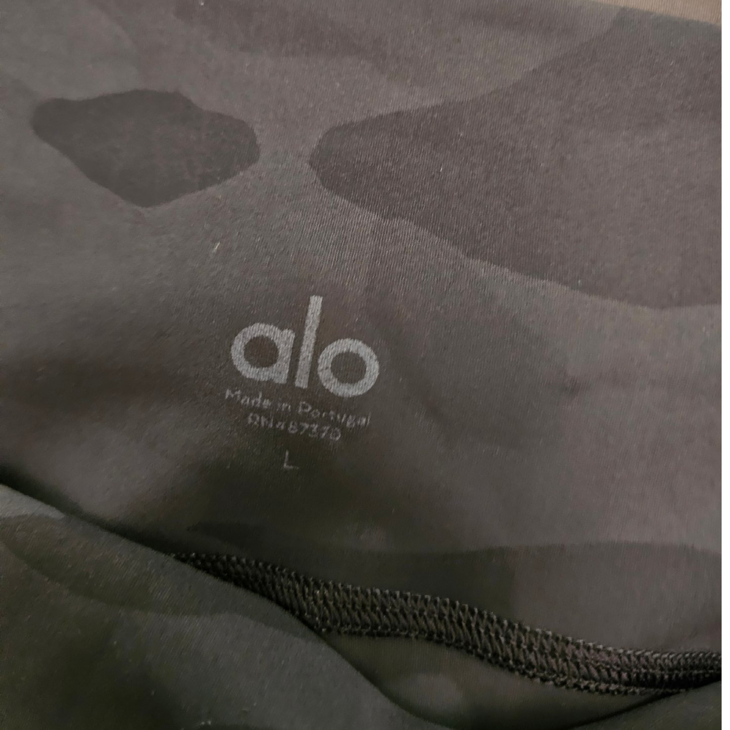 טייץ בייקר בהדפס קמופלאז’  Alo Yoga