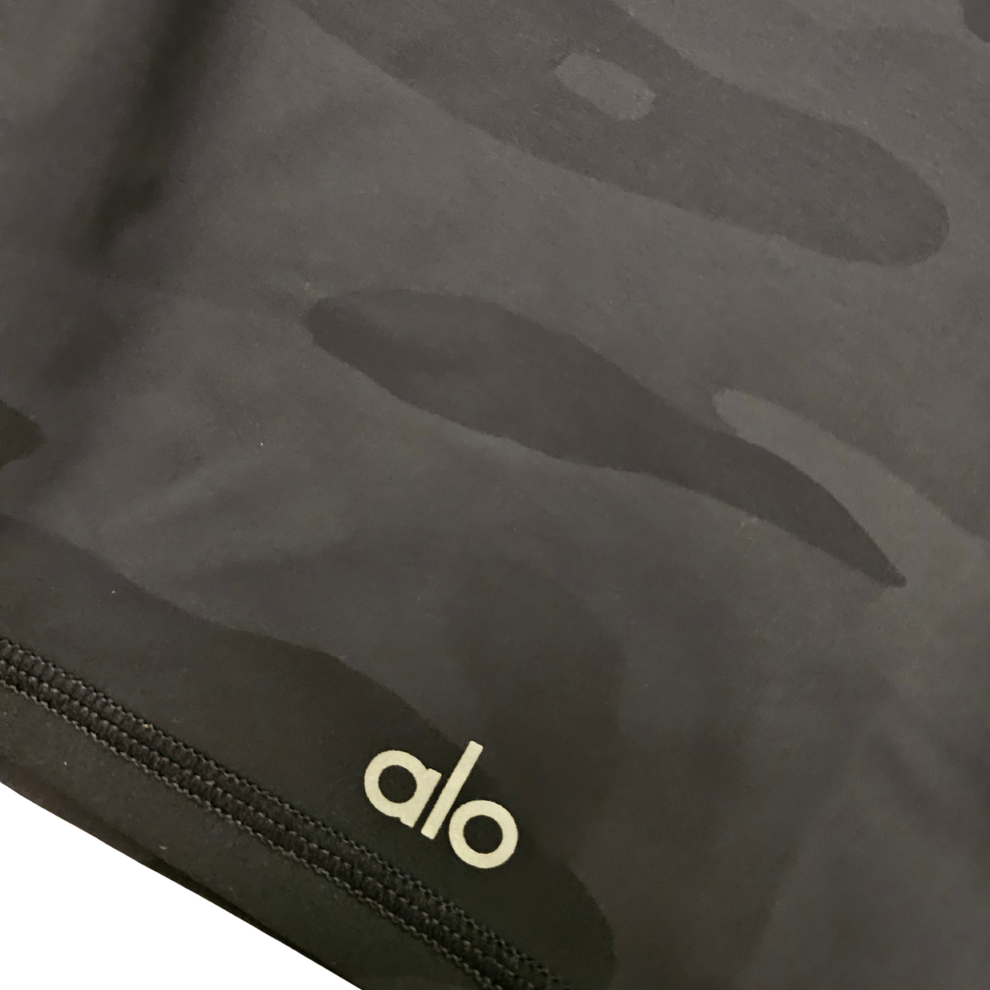 טייץ בייקר בהדפס קמופלאז’  Alo Yoga