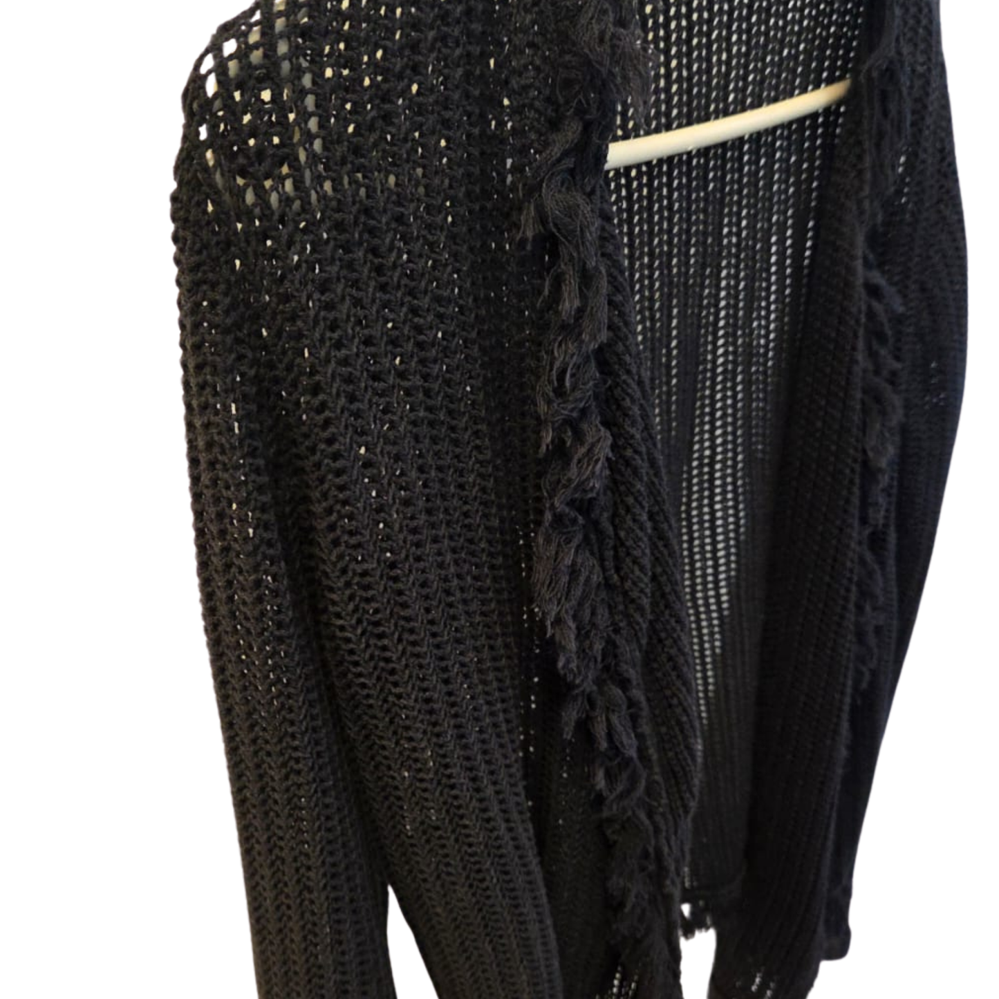 קרדיגן סרוג שחור עם פרנזים מבית Oui